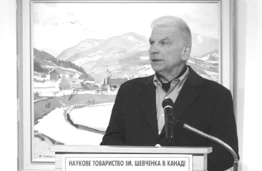 Професор Павло-Роберт Маґочій під час доповіді