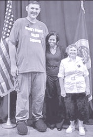 Велетень з України разом із мамою та Мішель Обамою