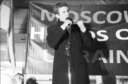 Іван Бейкер виступає на мітингу у підтримку Євромайдану