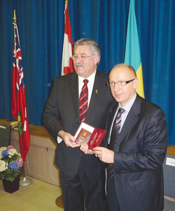 L. to R.: Ontario MPP for Brant, Dave Levac and Ukraine’s Ambassador in Canada Ihor Ostash