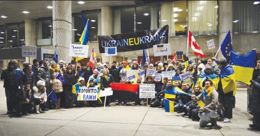 Enthusiastic EuroMaidan students supporters of Toronto City Hall. November 28, 2013.